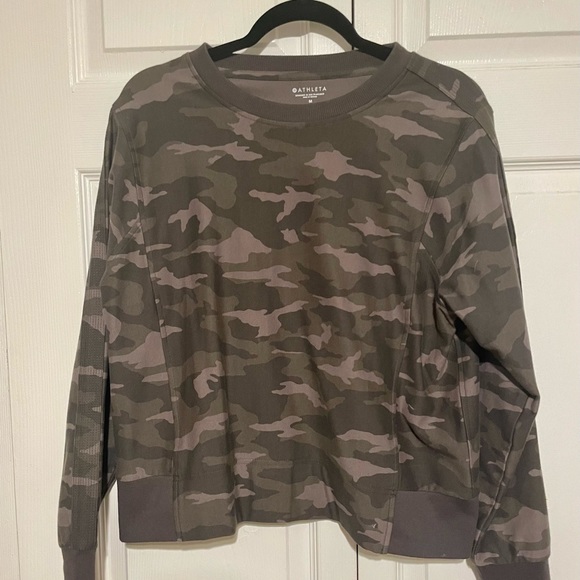 Athleta Farallon Olive Green Camo Print Ribbed Crew Neck Sweatshirt Size Medium. - Picture 3 of 8